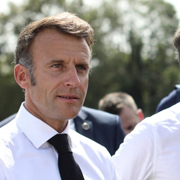 Le président français Emmanuel Macron et Gabriel Attal se rendent dans les Pyrénées-Atlantiques, à Orthez, aux côtés des élèves et personnels du collège Daniel Argote, à l'occasion de la rentrée scolaire, France, le 5 septembre 2023. © Stéphane Lemouton/Bestimage 