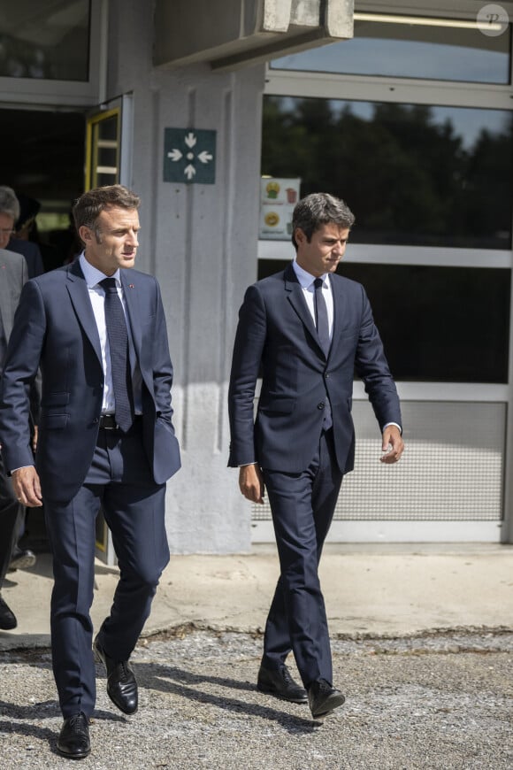 Emmanuel Macron et Gabriel Attal au lycée professionnel de l'Argensol à Orange le 1er septembre 2023 © Eliot Blondet/Pool/Bestimage