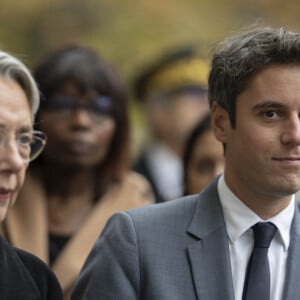 Elisabeth Borne et Gabriel Attal visite une école à Paris dans le cadre de la journée nationale contre le harcèlement scolaire le 9 novembre 2023 © Eliot Blondet/Pool/Bestimage