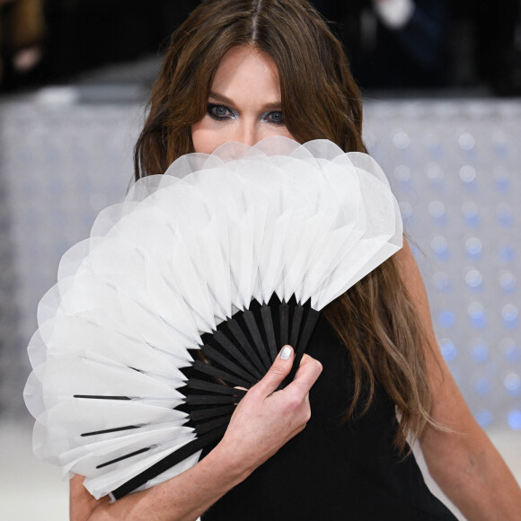 Carla Bruni-Sarkozy - Les célébrités arrivent à la soirée du "MET Gala 2023" à New York, le 1er mai 2023.