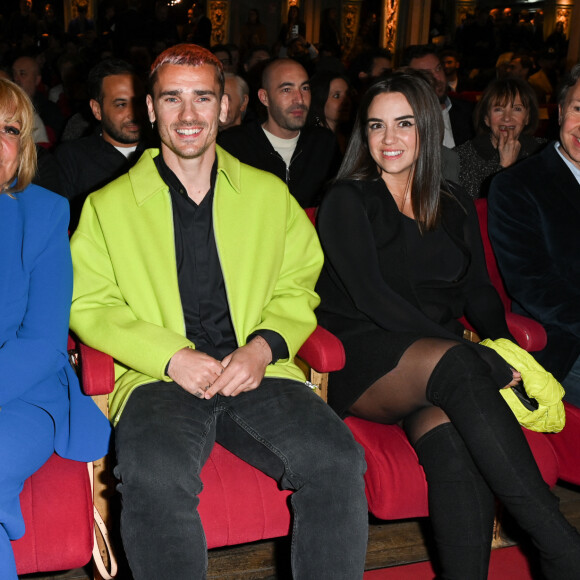 Isabelle Griezmann, Antoine Griezmann avec sa femme Erika Choperena et Stéphane Bern - Inauguration de la statue de cire de "Antoine Griezmann" au musée Grévin à Paris le 6 mars 2023. © Coadic Guirec/Bestimage