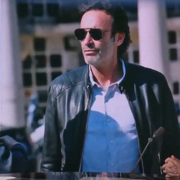 Captures d'écran d'Anouchka Delon qui a pris la parole face aux dernières accusations de son frère, Anthony sur le plateau du JT de Audrey Crespo-Mara sur TF1 le 7 janvier 2023.