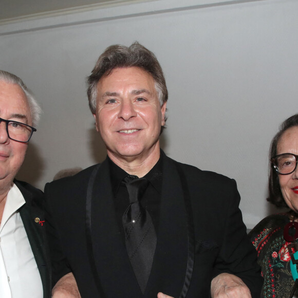 Exclusif - Roberto Alagna entre les propriétaires de la salle Gaveau, Jean-Marie Fournier et Chantal Fournier dans la loge à la suite du concert de Roberto Alagna avec l'orchestre Colonne à la Salle Gaveau à Paris, le 11 Janvier 2024. © Bertrand Rindoff / Bestimage 