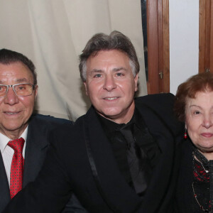 Exclusif - Roberto Alagna et ses parents Francesco et Lucia Alagna dans la loge à la suite du concert de Roberto Alagna avec l'orchestre Colonne à la Salle Gaveau à Paris, le 11 Janvier 2024. © Bertrand Rindoff / Bestimage 