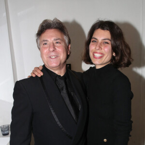 Mais le duo a su aller de l'avant et a gardé le sourire !
Exclusif - Roberto Alagna et sa fille Ornella dans la loge à la suite du concert de Roberto Alagna avec l'orchestre Colonne à la Salle Gaveau à Paris, le 11 Janvier 2024. © Bertrand Rindoff / Bestimage