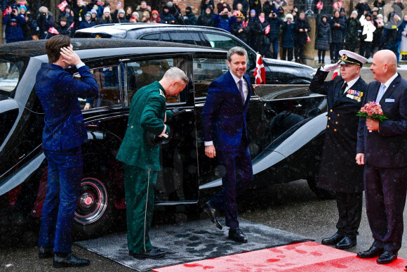 Le roi Frederik X de Danemark - La famille royale de Danemark à son arrivée au parlement danois à Copenhague. Le 15 janvier 2024  