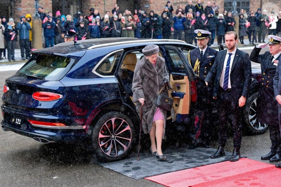 La reine Margrethe II a ainsi laissé sa place à son fils aîné, le prince héritier Frederik, qui est officiellement devenu le roi Frederik X.
La reine Margrethe de Danemark - La famille royale de Danemark à son arrivée au parlement danois à Copenhague. Le 15 janvier 2024