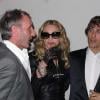 Tom Munro, Madonna et Steven Klein (costume noir) au vernissage l'exposition Tom Munro à Los Angeles, le 6 mars 2010 !