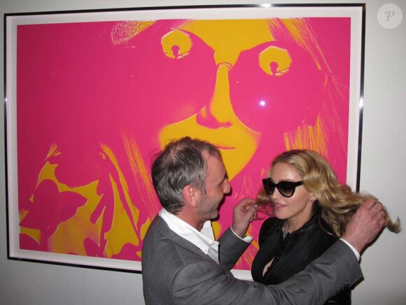 Madonna et Tom Murno au vernissage l'exposition Tom Munro à Los Angeles, le 6 mars 2010 !