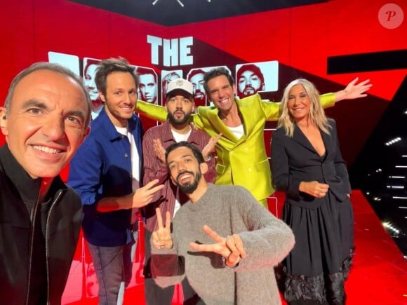 Après des années de succès, "The Voice" est de retour.
"The Voice" fait son retour ! Avec Nikos Aliagas à l'animation et les coachs Mika, Zazie, Bigflo et Oli ainsi que Vianney.