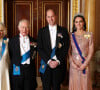 Ce même jour, il a été annoncé que Charles III va lui aussi être opéré
La reine consort Camilla, le roi Charles III d'Angleterre, le prince William, prince de Galles, Catherine Kate Middleton, princesse de GallesLa famille royale du Royaume Uni lors d'une réception pour les corps diplomatiques au palais de Buckingham à Londres.