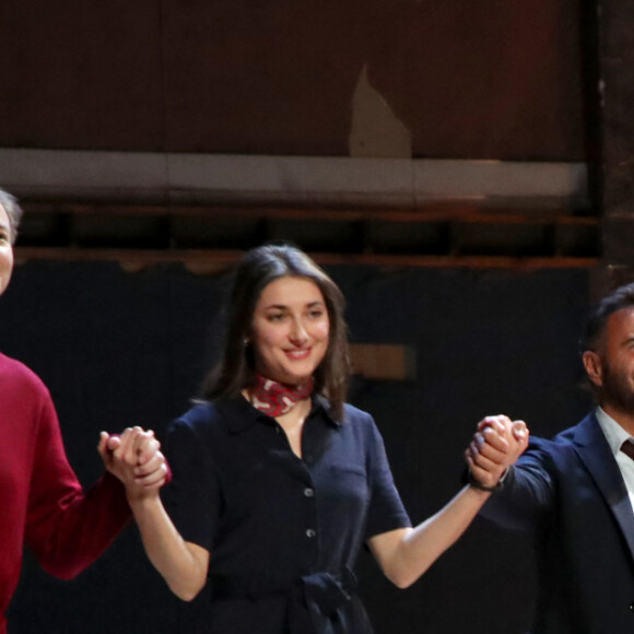 Exclusif - Le salut de "la Troupe" : Ferdinand Régent-Chappey, Ana Blagojevic, José Garcia et Jérôme Kirsher - 1ère représentation de la Pièce "Biographie : un jeu" au Théâtre Marigny à Paris, France, le 17 Janvier 2024. © Bertrand Rindoff / Bestimage