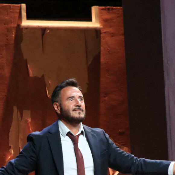 Exclusif - Le salut de "la Troupe" : Ana Blagojevic, José Garcia et Jérôme Kirsher - 1ère représentation de la Pièce "Biographie : un jeu" au Théâtre Marigny à Paris, France, le 17 Janvier 2024. © Bertrand Rindoff / Bestimage