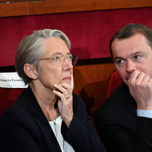Le tribunal a jugé que M. Dussopt n'a fourni "aucune information privilégié" au groupe de fourniture et de traitement de l'eau Saur lors d'un appel d'offres dans sa commune.
Elisabeth Borne, Première ministre, Olivier Dussopt, ministre du Travail - E.Borne, Première ministre, prononce le discours d'ouverture de la conférence sociale sur les dynamiques de parcours et de rémunération au Conseil économique, social et environnemental (Cese) à Paris, le 16 octobre 2023. © Tomas Stevens / Pool / Bestimage