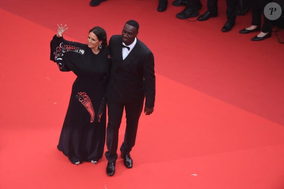 Omar Sy et sa femme Hélène - Montée des marches du film " Top Gun : Maverick " lors du 75ème Festival International du Film de Cannes. Le 18 mai 2022 © Giancarlo Gorassini / Bestimage 