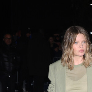 Mélanie Thierry (enceinte) - Arrivées des personnalités au défilé AMI collection homme automne/hiver 2024/2025 lors de la fashion week à Paris (PFW) le 19 janvier 2024. © Denis Guignebourg / Bestimage