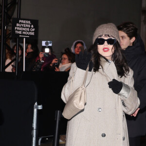 Isabelle Adjani - Arrivées des personnalités au défilé AMI collection homme automne/hiver 2024/2025 lors de la fashion week à Paris (PFW) le 18 janvier 2024. © Denis Guignebourg / Bestimage  AMI - Alexandre Mattiussi Menswear Fall/Winter 2024-2025 show as part of Paris Fashion Week on January 18, 2024 in Paris, France.