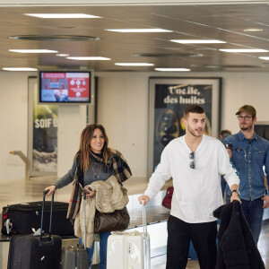 Exclusif - Simon Castaldi, Fabienne Carat - Les candidats de l'émission "Bienvenue au monastère", présentée par Alessandra Martines et diffusée à partir du 12 janvier sur C8, à leur arrivée à l'aéroport de Calvi en Corse © Cyril Moreau / Bestimage