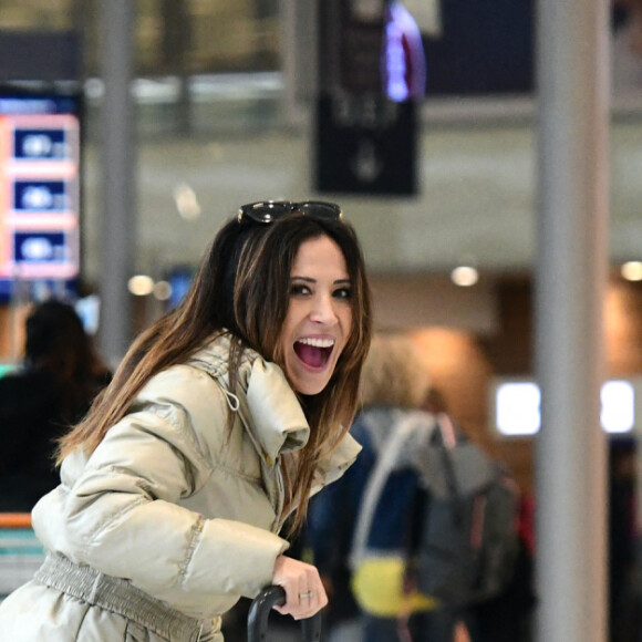 Exclusif - Fabienne Carat - Arrivées des participants de l'émission "Bienvenue au monastère" à l'aéroport d'Orly à Paris, présentée par A.Martines et diffusée à partir du 12 janvier à 21h15 sur C8