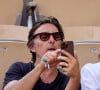 Charlotte Gainsbourg et son compagnon Yvan Attal en tribunes lors des Internationaux de France de tennis de Roland Garros 2023, à Paris, France, le 9 juin 2023. © Jacovides-Moreau/Bestimage