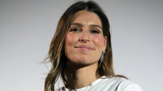 "J'avais un monosein" : Laury Thilleman, ce complexe au coeur d'une soirée qui l'a "traumatisée"