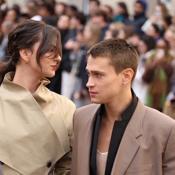Pour la collection Haute Couture Printemps/Été 2024, rendez-vous était pris au musée Rodin à Paris.
Deva Cassel et son compagnon Saul Nanni - Arrivées au défilé Dior Haute Couture Printemps/Été 2024 dans le cadre de la Fashion Week de Paris (PFW), au musée Rodin à Paris, France, le 22 janvier 2024. © Denis Guignebourg/Bestimage