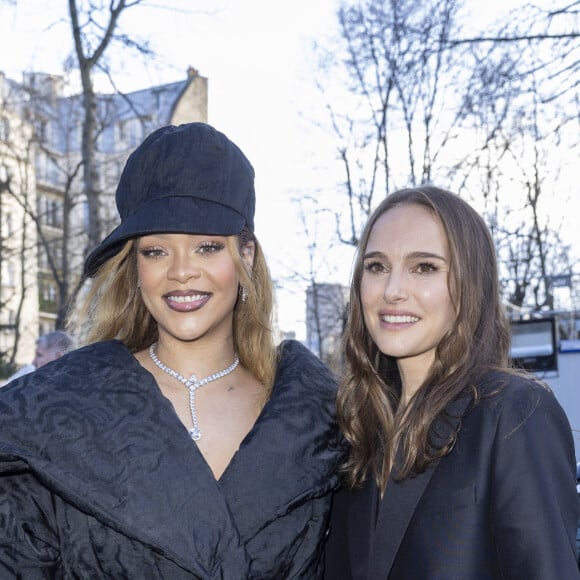 Rihanna et Natalie Portman à la sortie du défilé Dior Haute Couture Printemps/Été 2024 dans le cadre de la Fashion Week de Paris (PFW), au musée Rodin à Paris, France, le 22 janvier 2024. © Olivier Borde/Bestimage 
