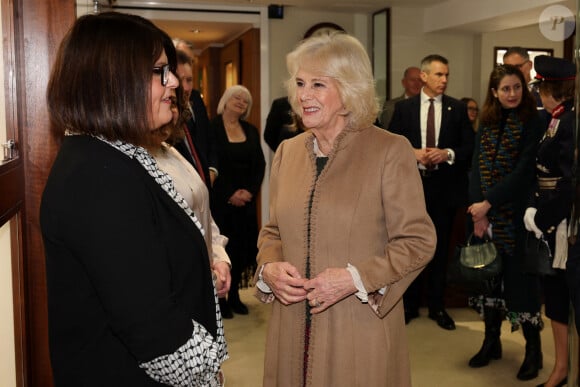 Camilla Parker Bowles - Visite de la bijouterie Deacon & Sons, l'une des plus anciennes entreprises familiales de Swindon, à l'occasion de ses 175 ans d'activité le 22 janvier 2024.