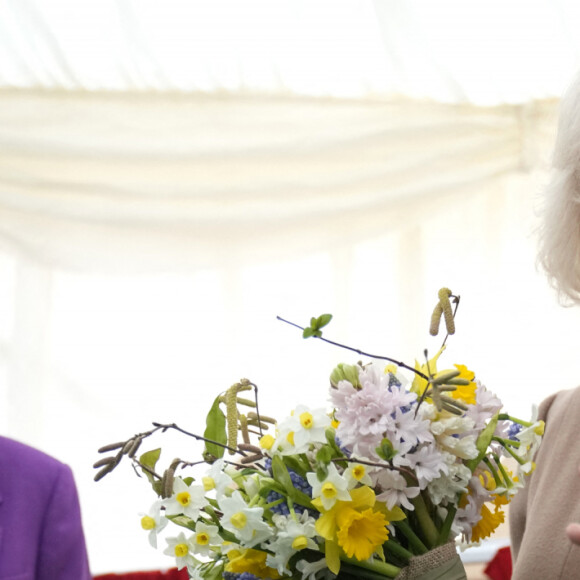Camilla Parker Bowles - Visite de la bijouterie Deacon & Sons, l'une des plus anciennes entreprises familiales de Swindon, à l'occasion de ses 175 ans d'activité le 22 janvier 2024.