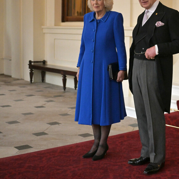 Comme l'a annoncé le palais de Buckingham,le souverain a dû se rendre à l'hôpital en raison d'une hypertrophie "bénigne" de la prostate.
Le roi Charles III d'Angleterre et Camilla Parker Bowles, reine consort d'Angleterre, saluent le président de la Corée du Sud, Yoon Suk Yeol, et sa femme Kim Keon Hee à Buckingham Palace à l'issue de sa visite d'Etat à Londres, le 23 novembre 2023.