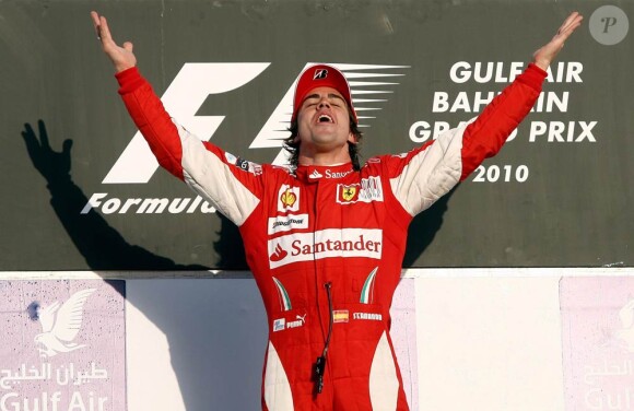 Grand Prix de Bahreïn 2010, le 13 mars : Fernando Alonso signe une première victoire pour sa première course chez Ferrari, devant son coéquipier Massa et Lewis Hamilton