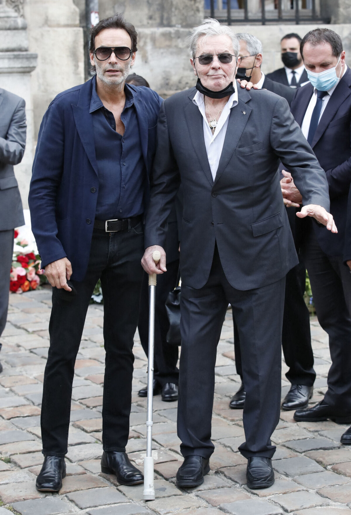 Photo : Alain Delon Et Son Fils Anthony - Obsèques De Jean-Paul ...