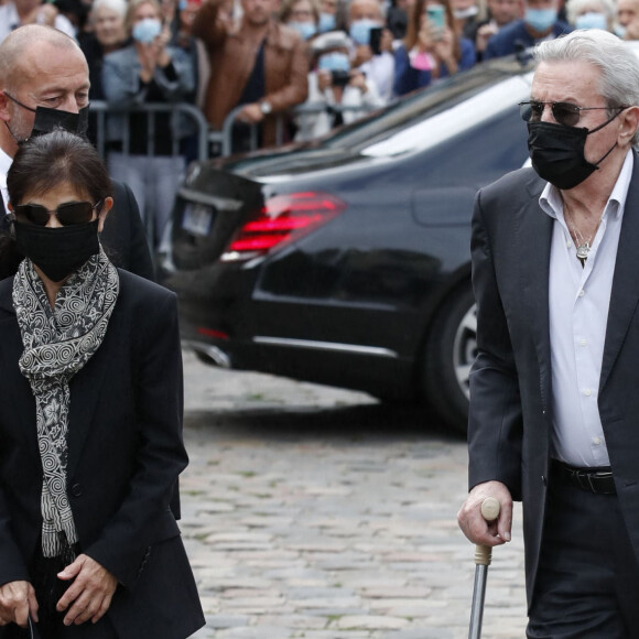 L'acteur de 88 ans est au coeur d'un long article du "Parisien" qui a obtenu le procès-verbal de son audition auprès des gendarmes dans le cadre de l'affaire Hiromi Rollin
Alain Delon et Hiromi Rolin - Obsèques de Jean-Paul Belmondo en en l'église Saint-Germain-des-Prés, à Paris le 10 septembre 2021. © Cyril Moreau / Bestimage