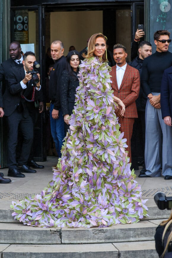 Jennifer Lopez (JLo) arrive au défilé Elie Saab Haute Couture dans le cadre de la Fashion Week de Paris (PFW), au palais de Tokyo, à Paris, France, le 24 janvier 2024. © Cyril Moreau/Bestimage