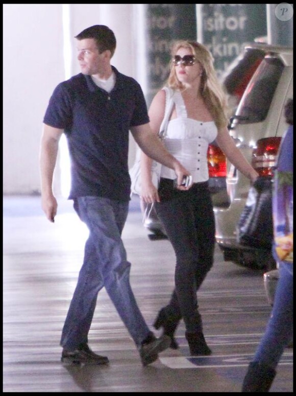 Britney Spears se rend à un rendez-vous professionnel en compagnie de sa mère, Lynne, le vendredi 12 mars. Sean Preston et Jayden James ont accompagné leur maman.