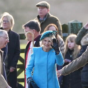 Le roi Charles III et la reine consort Camilla assistent à la messe à l'église St Mary Magdalene à Sandringham le 31 décembre 2023. 