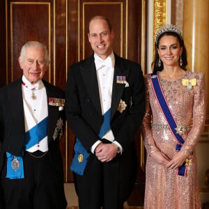 Tous les deux souffrent de problèmes de santé mais la couronne a rassuré les fans. 
La reine consort Camilla, le roi Charles III d'Angleterre, le prince William, prince de Galles, Catherine Kate Middleton, princesse de GallesLa famille royale du Royaume Uni lors d'une réception pour les corps diplomatiques au palais de Buckingham à Londres le 5 décembre 2023 