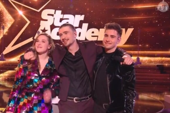 Le trio semblait très souriant. 
Demi-Finale de la Star Academy entre Pierre et Helena @ TF1