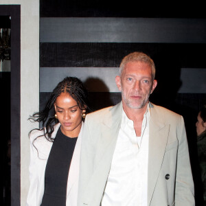 Tina Kunakey, l'ex-femme de Vincent Cassel et sa fille Deva y étaient pourtant. 
Vincent Cassel et sa compagne Narah Baptista à la sortie d'un dîner à l'hôtel "Costes" lors de la Fashion Week de Paris (PFW), le 18 janvier 2024. 