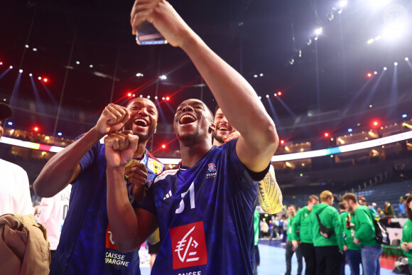 L'équipe de France a été sacrée championne d'Europe dimanche dernier
 
Benoît Kounkoud et Dylan Nahi - La France championne d'Europe de Handball face au Danemark lors des Championnats d'Europe à Cologne.