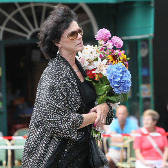 "Je m'étais mis dans la tête que tout s'arrêterait après moi. Je tenais ce discours très souvent. Certainement en réaction à mon enfance d'orpheline.
Anny Duperey - Obsèques de Bernard Giraudeau en l'église Saint-Eustache à Paris.