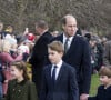 Mais Carole Middleton a probablement soufflé ses 69 bougies, le 31 janvier 2024, au calme, auprès de sa fille Kate Middleton.
Le prince William et Kate Middleton avec leurs enfants le prince George, la princesse Charlotte et le prince Louis - Messe de Noël à Sandringham, Norfolk, le 25 décembre 2023.