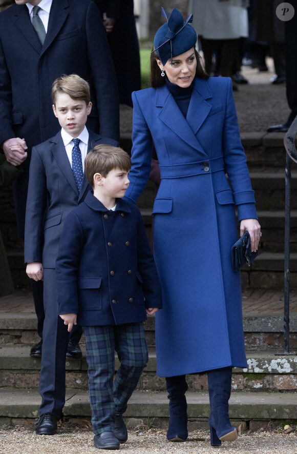 Kate Middleton, le prince George et le prince Louis - Les membres de la famille royale britannique lors de la messe du matin de Noël en l'église St-Mary Magdalene à Sandringham, le 25 décembre 2023.