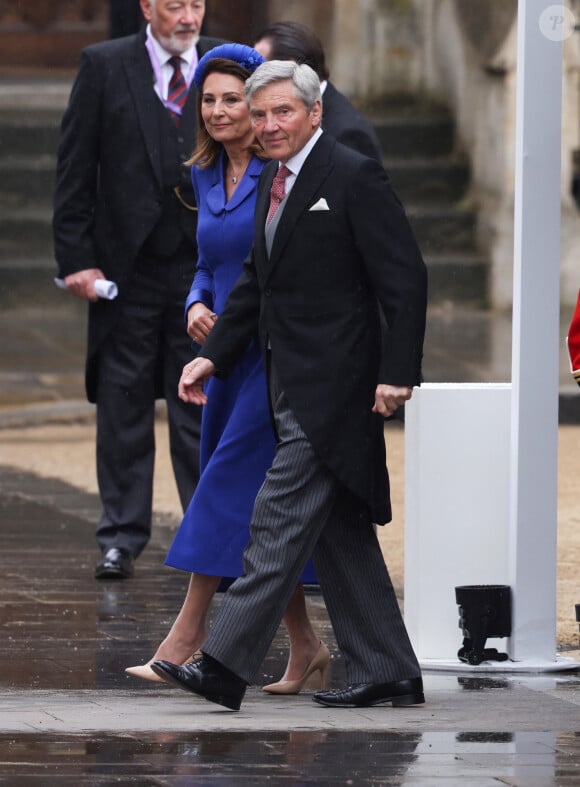 Elle a également souffert d'une représentation jugée "cruelle" dans la série Netflix "The Crown"...
Michael Middleton et Carole Middleton lors de la cérémonie de couronnement du roi d'Angleterre à Londres, Royaume Uni, le 6 mai 2023.