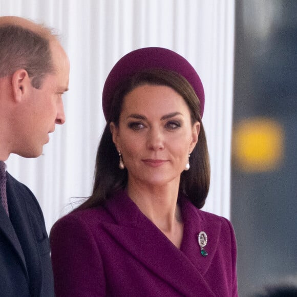 Il a précisé que la reprise des engagements de Kate ne signait pas le retour de l'insouciance en termes de santé
Le prince William, prince de Galles, et Catherine (Kate) Middleton, princesse de Galles - La famille royale et le gouvernement du Royaume Uni lors de la cérémonie d'accueil du président de l'Afrique du Sud, en visite d'état à Londres, Royaume Uni, le 22 novembre 2022. 