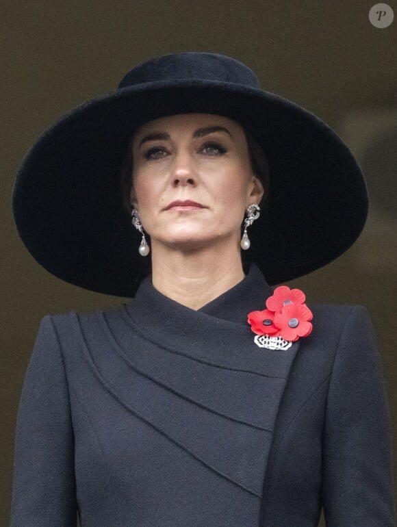 Opérée de l'abdomen, Kate devrait reprendre les déplacements et les obligations royales au mois d'avril
Catherine (Kate) Middleton, princesse de Galles, - Les membres de la famille royale d'Angleterre et les personnalités lors du "Remembrance Sunday Service" à Londres, le 13 novembre 2022. 