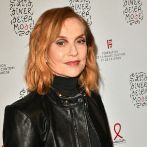 Isabelle Huppert est à retrouver ce vendredi soir sur France 5 dans le film "La cérémonie".
Isabelle Huppert - Photocall du " Dîner de la Mode " au bénéfice du Sidaction, au Palais de Tokyo, dans le cadre de la Fashion Week de Paris. © Rachid Bellak / Bestimage 