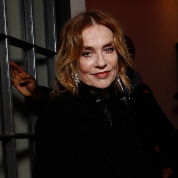 Notamment à cet endroit qu'elle affectionne tout particulièrement en France.
Exclusif - Isabelle Huppert - Arrivées des personnalités au dîner des révélations des Cesar 2024 à L'Élysée Montmartre à Paris le 15 janvier 2024. © Christophe Clovis / Bestimage 