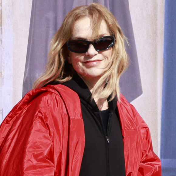 Elle s'y rend le plus souvent possible.
Isabelle Huppert Les arrivées du défilé BALENCIAGA au dôme des Invalides à Paris dimanche 1er septembre 2023 lors de la Paris Fashion Week, saison printemps-été 2024. 