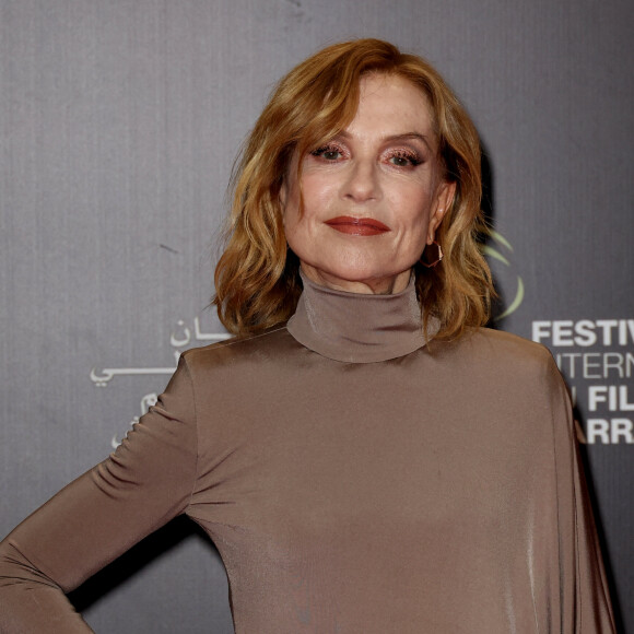 En famille.
Isabelle Huppert au photocall de la cérémonie d'ouverture et de la projection du film "Hit Man" lors du 20ème Festival International du Film de Marrakech, Maroc, le 24 novembre 2023. © Dominique Jacovides/Bestimage 